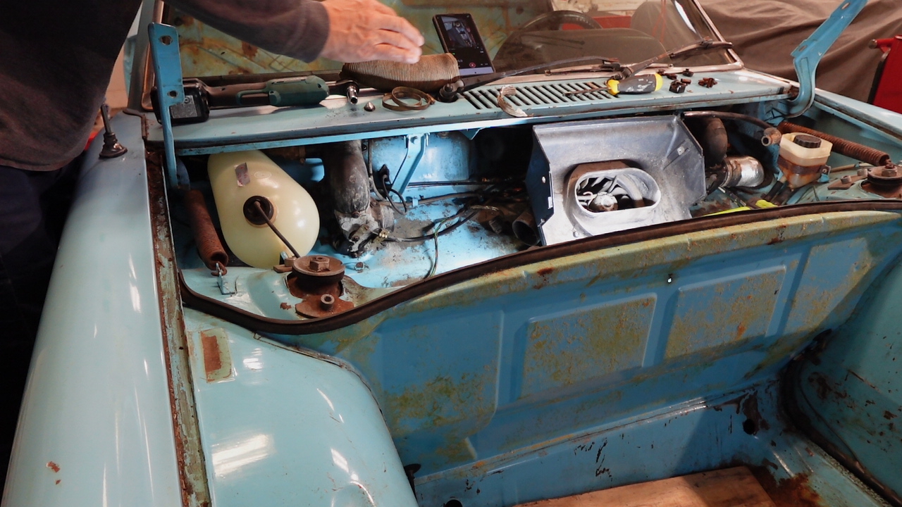 1973 Porsche Project 914 Remove Front Blower Box 11-11