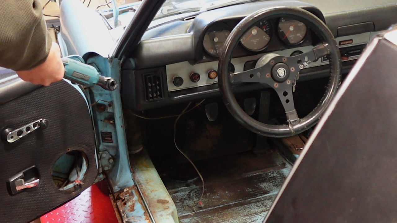 1973 Porsche Project 914 Remove Door 11-2