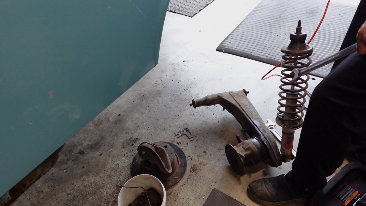 1973 Porsche Project 914 Remove Rear Suspension 11-26