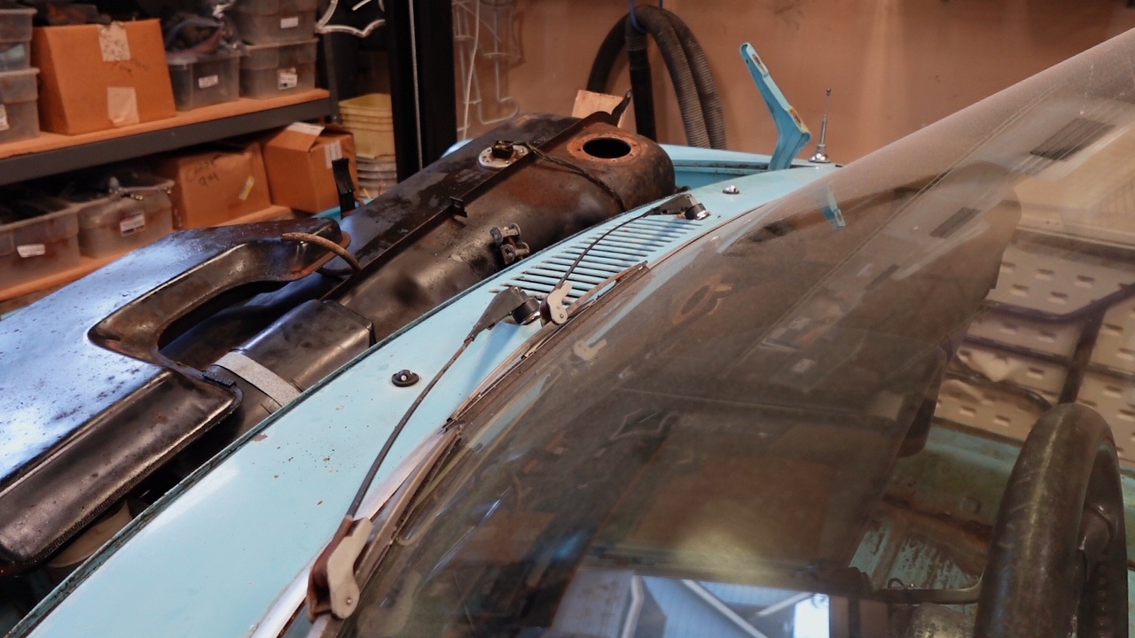 1973 Porsche Project 914 Gas Tank Out 11-28